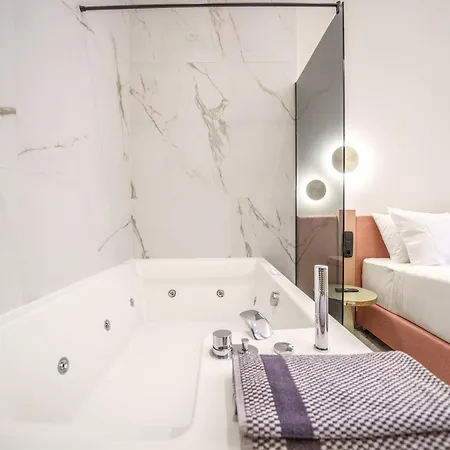 Omma Aparthotel 4*