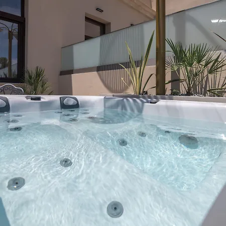 Omma Aparthotel 4*