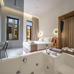 Omma Aparthotel 4*